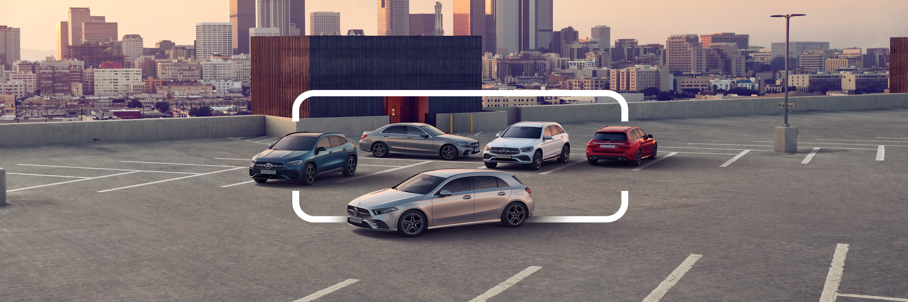 Seminovos Mercedes-Benz Certified Veículos Mercedes-Benz em diferentes perspectivas.