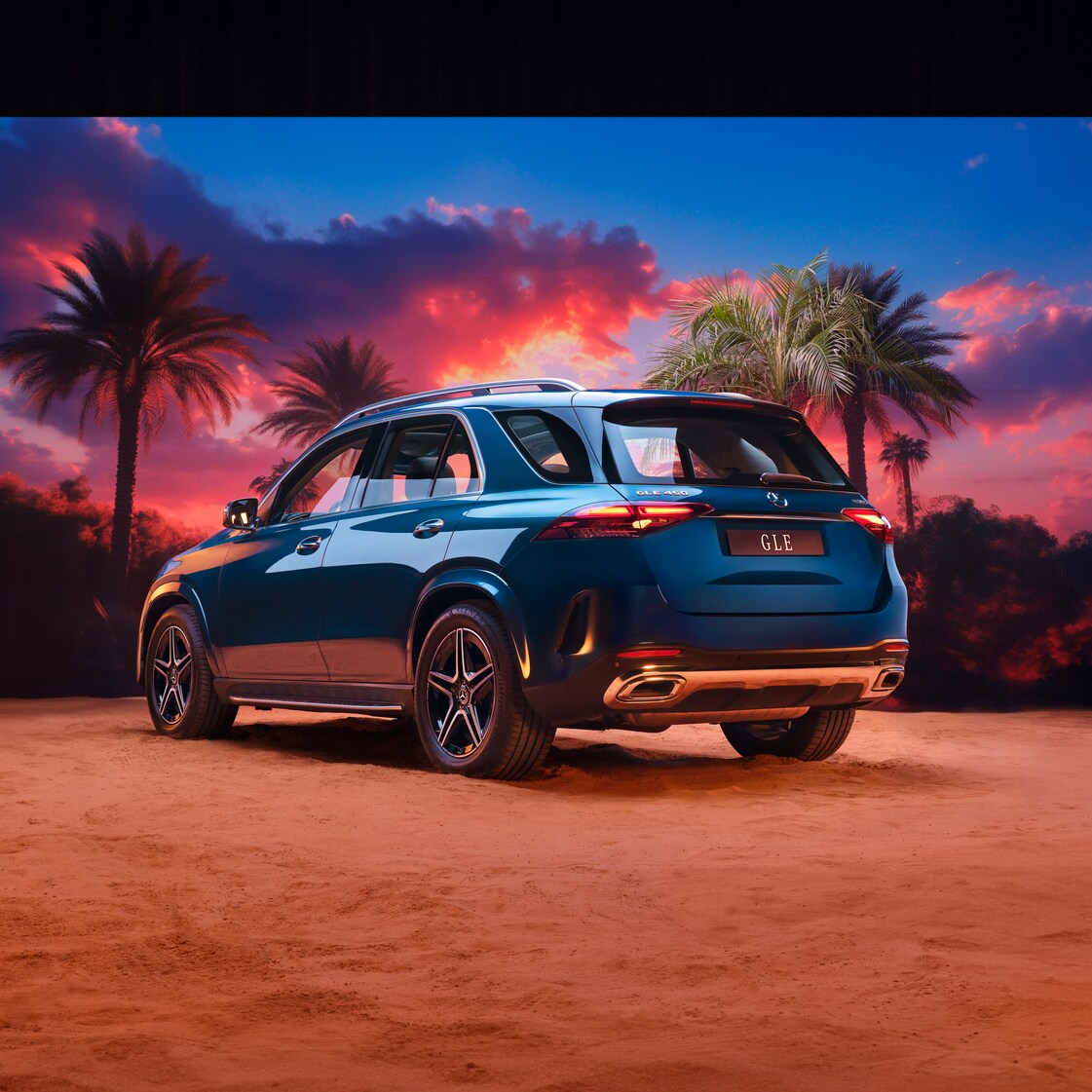 Um modelo de SUV da Mercedes-Benz.