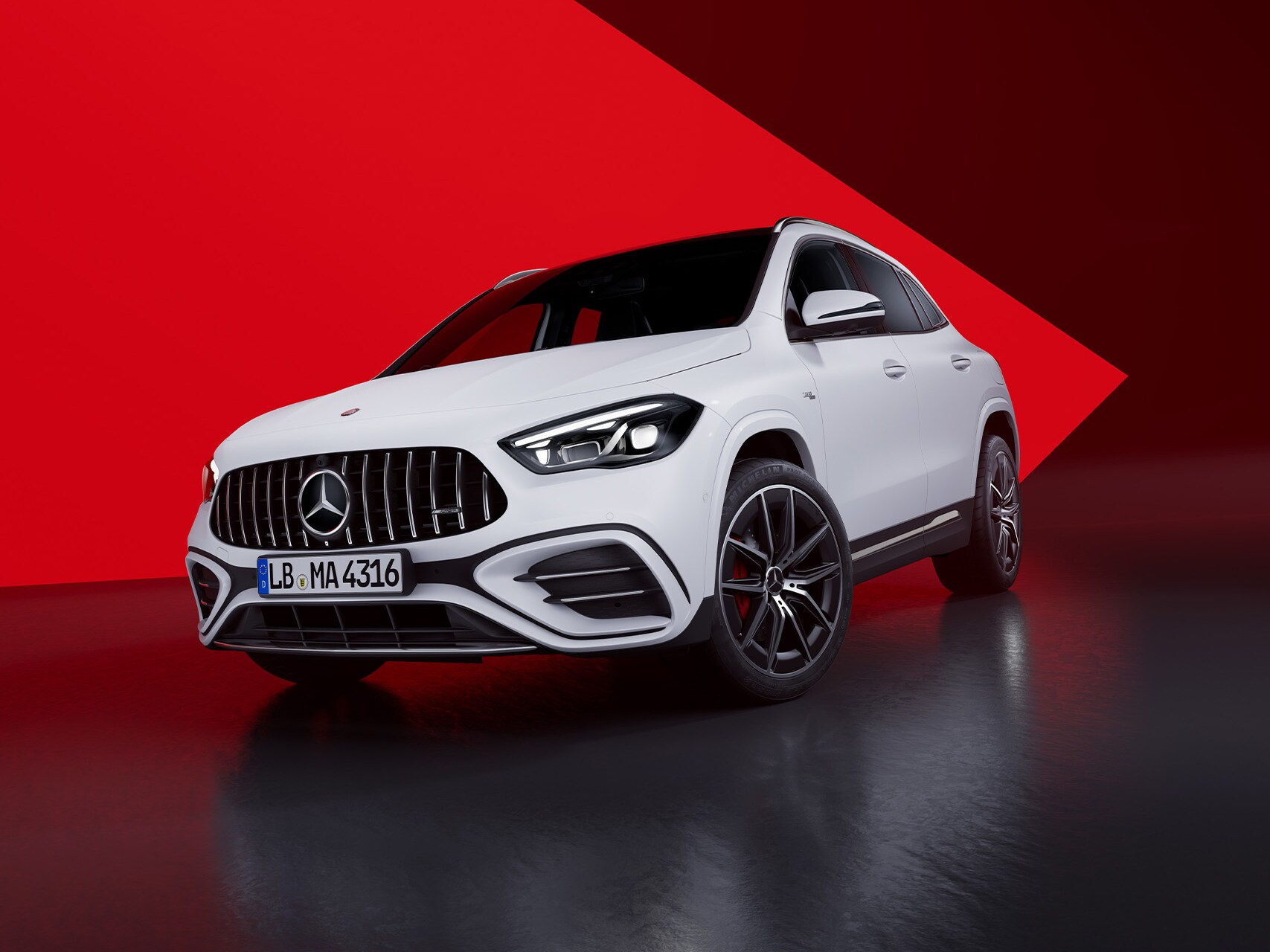 O GLA da Mercedes-AMG em fundo fantasia.