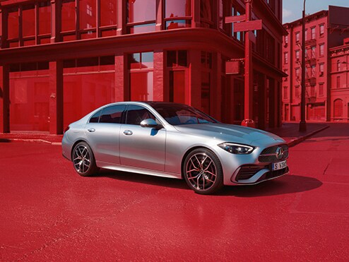 O Classe C da Mercedes-Benz em um ambiente externo.