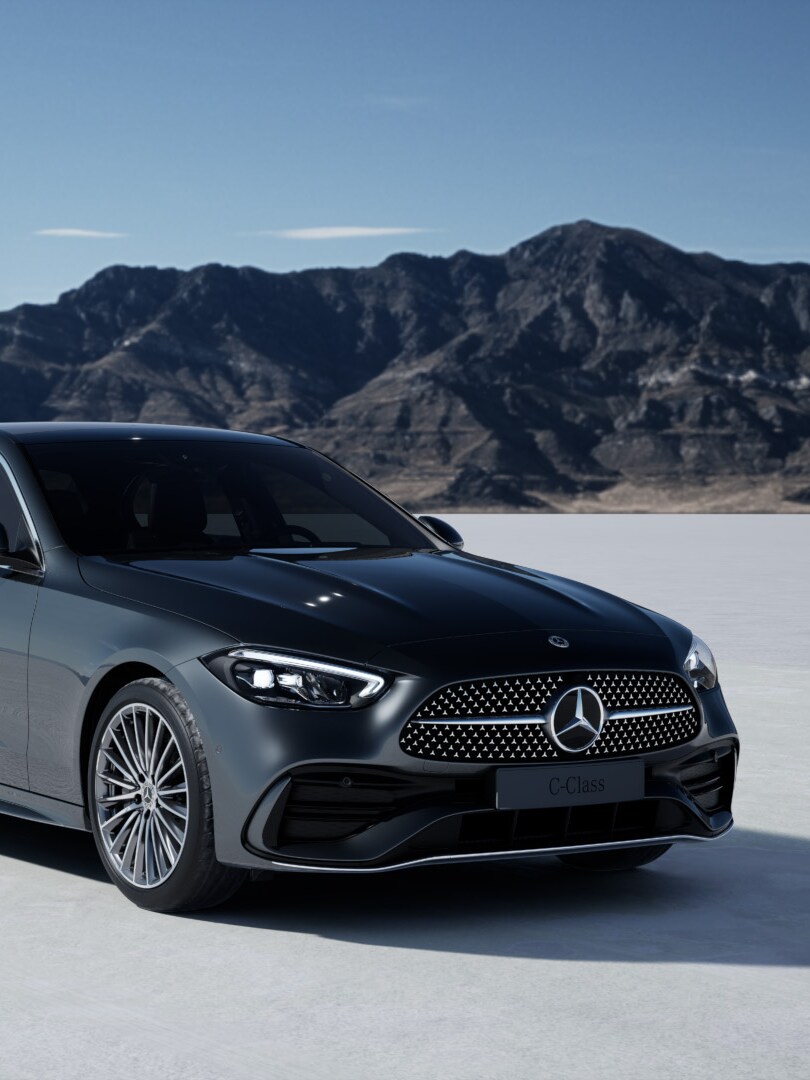 O Classe C da Mercedes-Benz em um ambiente externo.