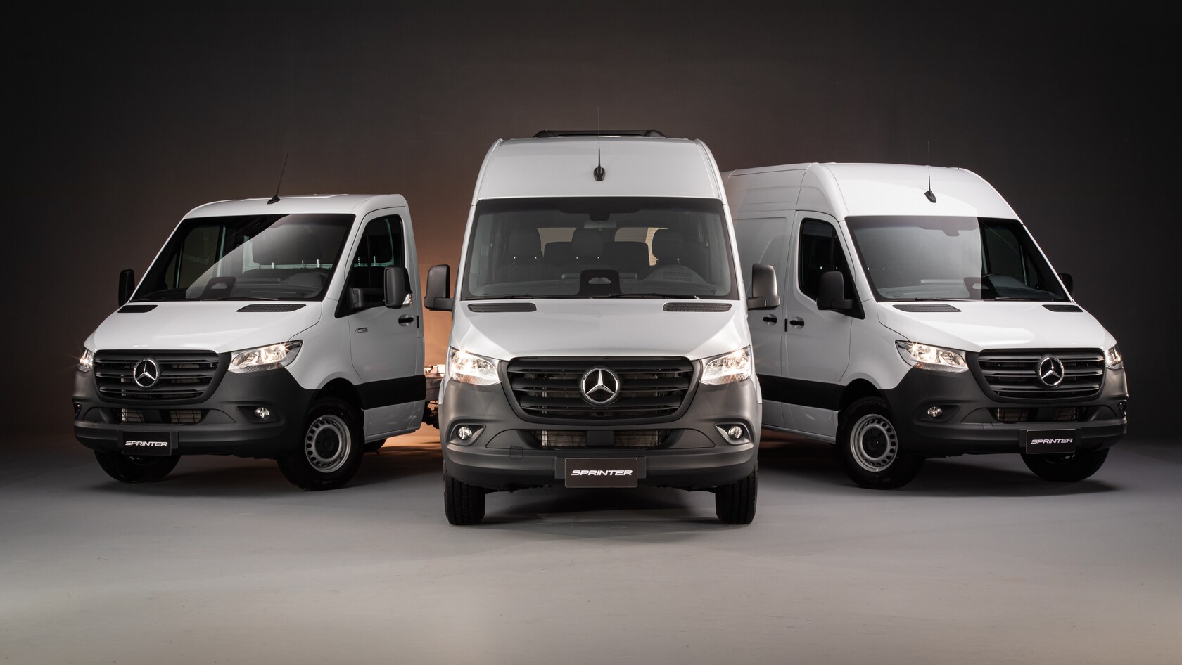 Três modelos Sprinter com o novo câmbio automático.