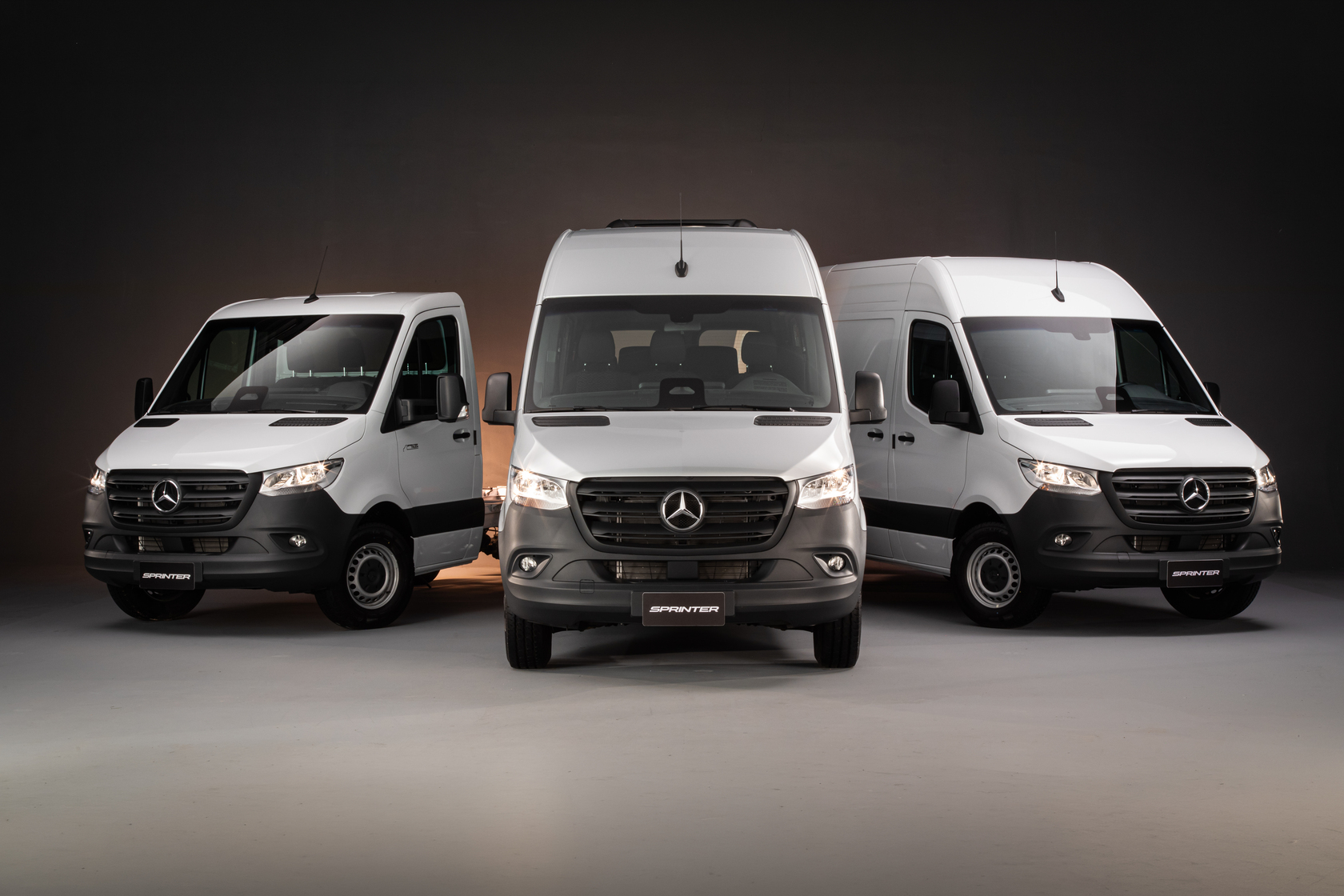 Três modelos Sprinter com o novo câmbio automático.