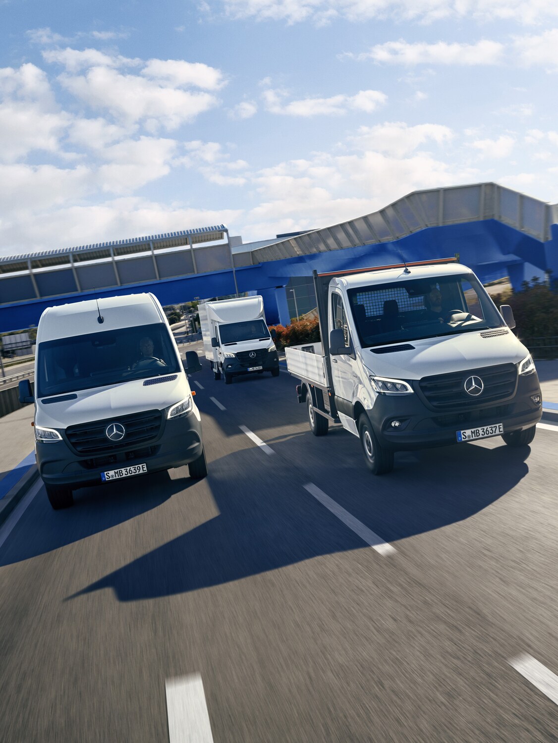 Uma frota de diferentes carrocerias da eSprinter elétrica.