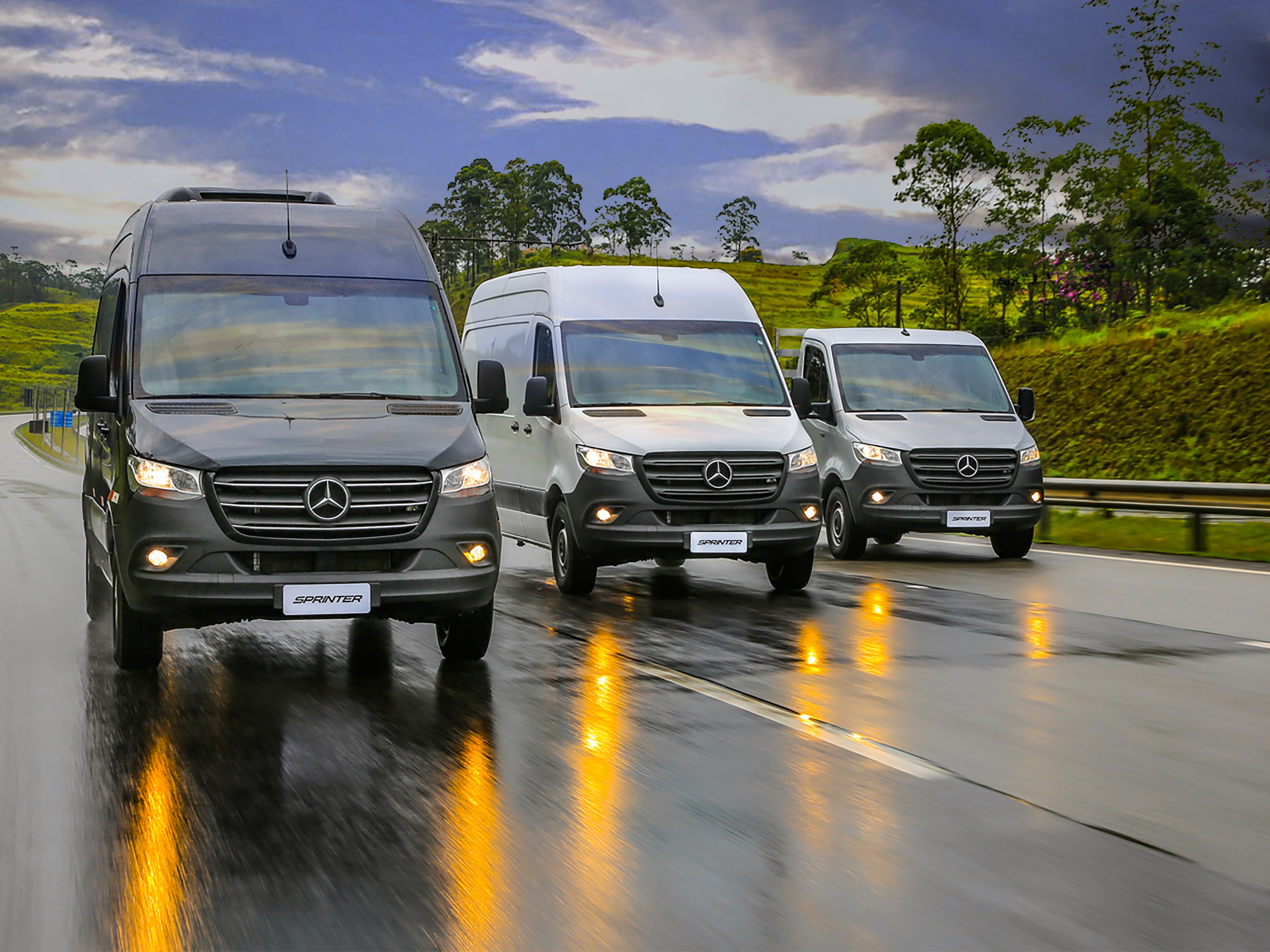Linha Sprinter Mercedes-Benz em uma estrada