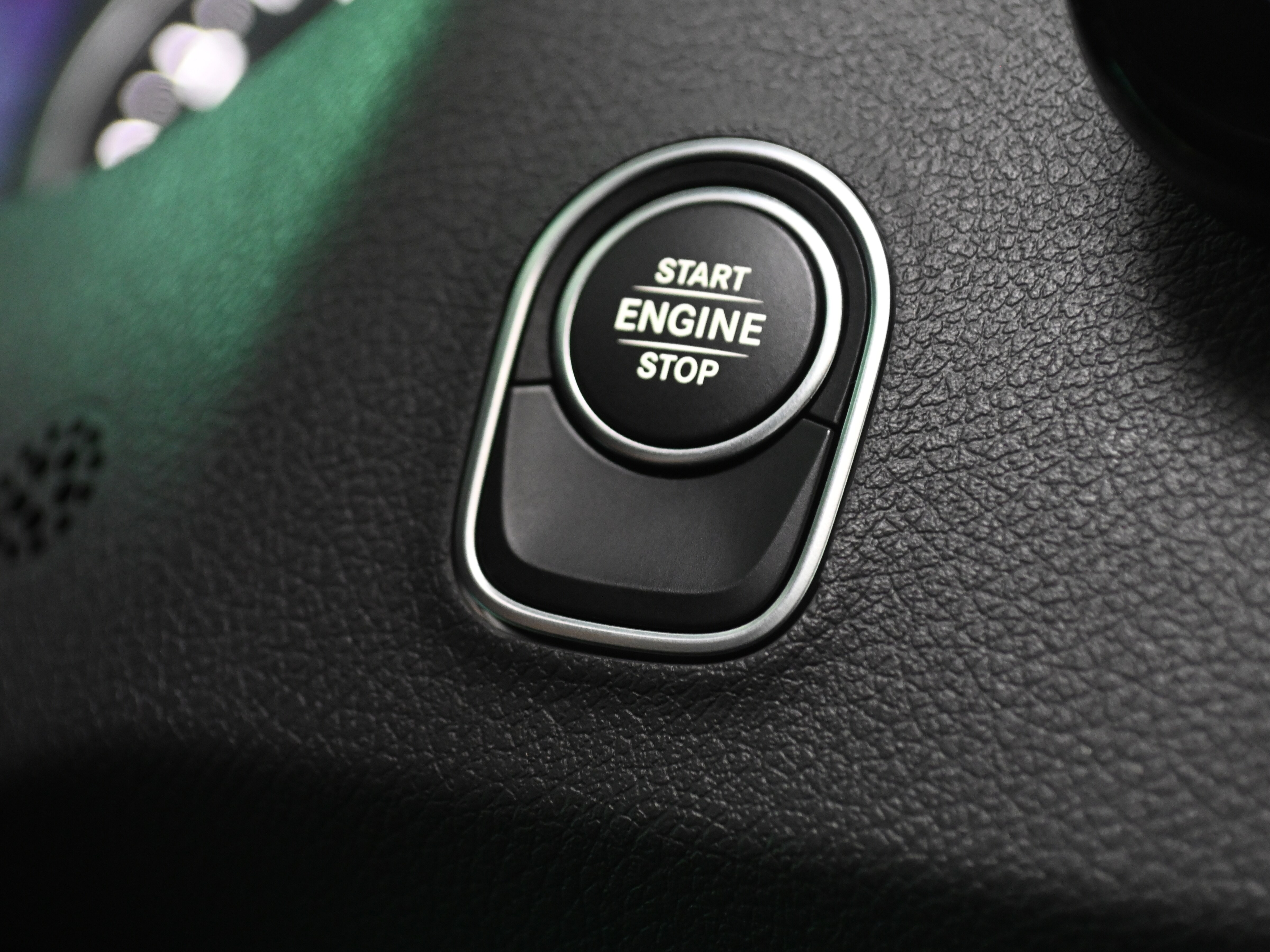 Detalhe no botão KEYLESS-START.