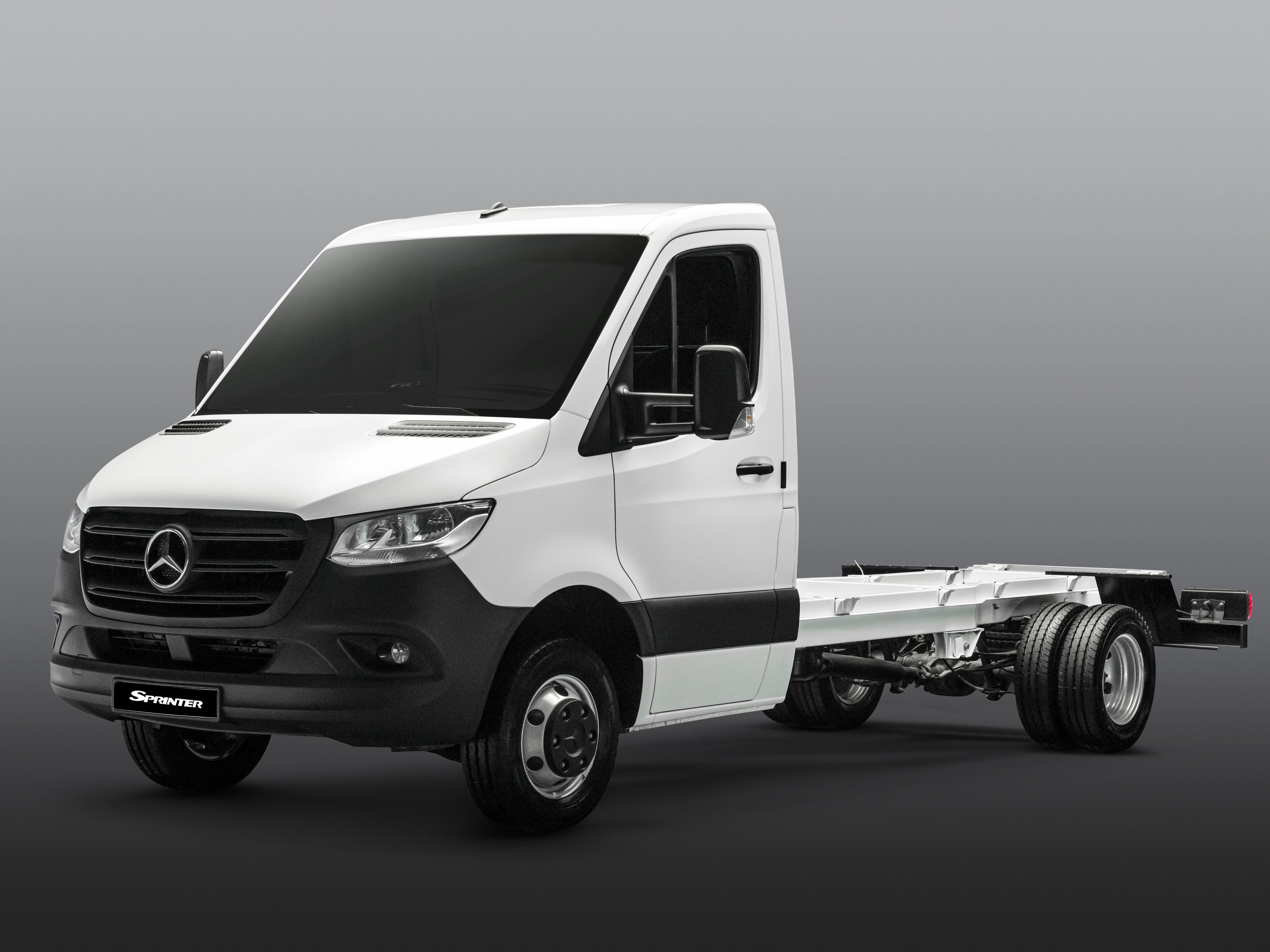 O Sprinter Truck no comprimento do veículo padrão com cabine padrão.