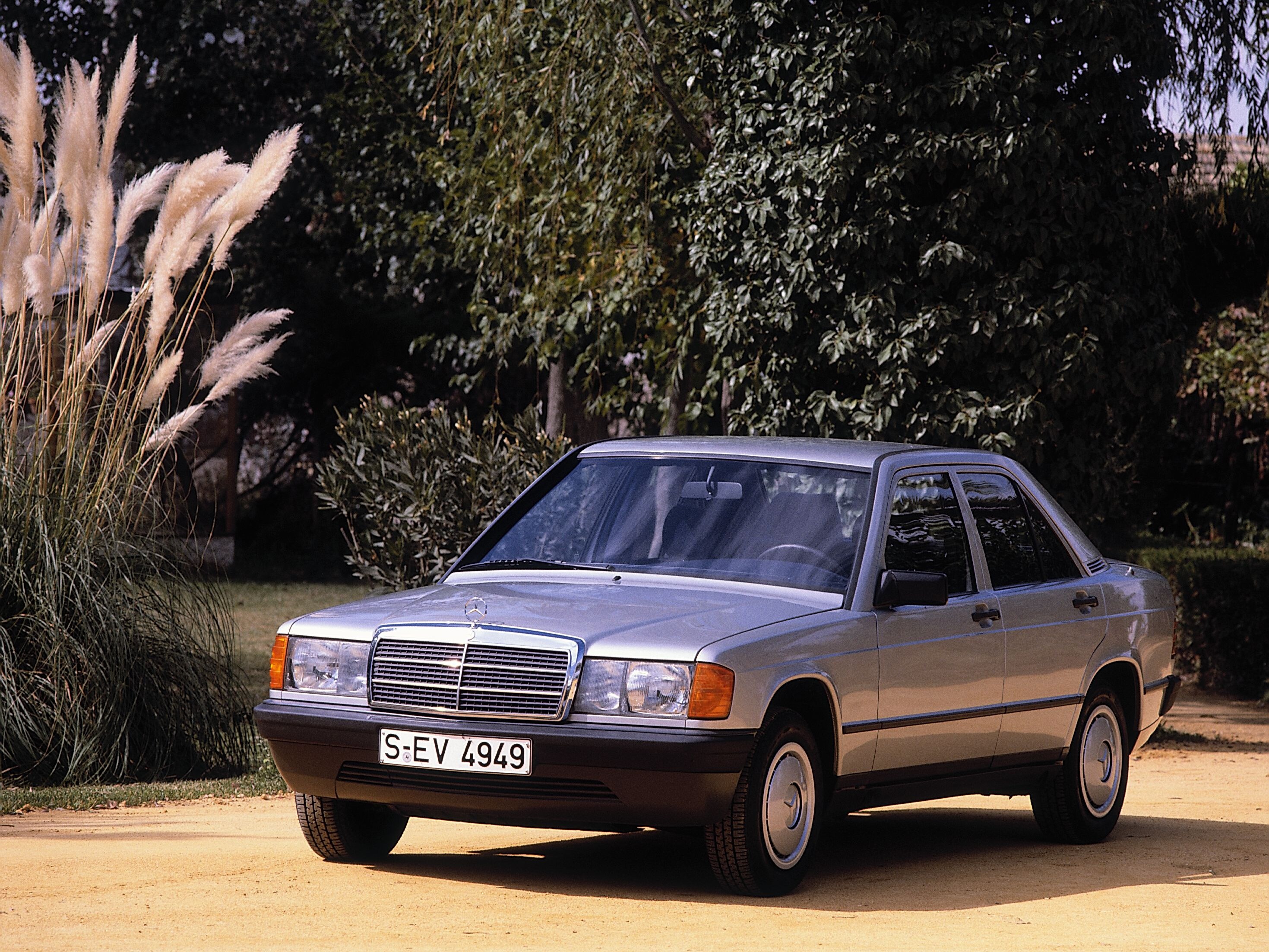 Mercedes-Benz 190 E, sedan da classe compacta da série 201