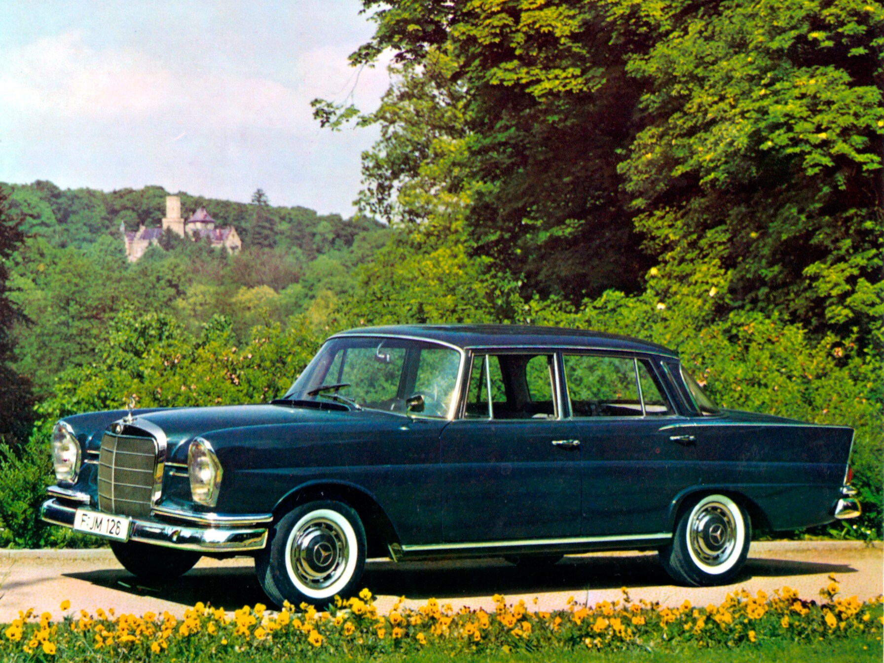 "Mercedes com estabilizadores verticais traseiros" Mercedes-Benz 220 SEb W 111