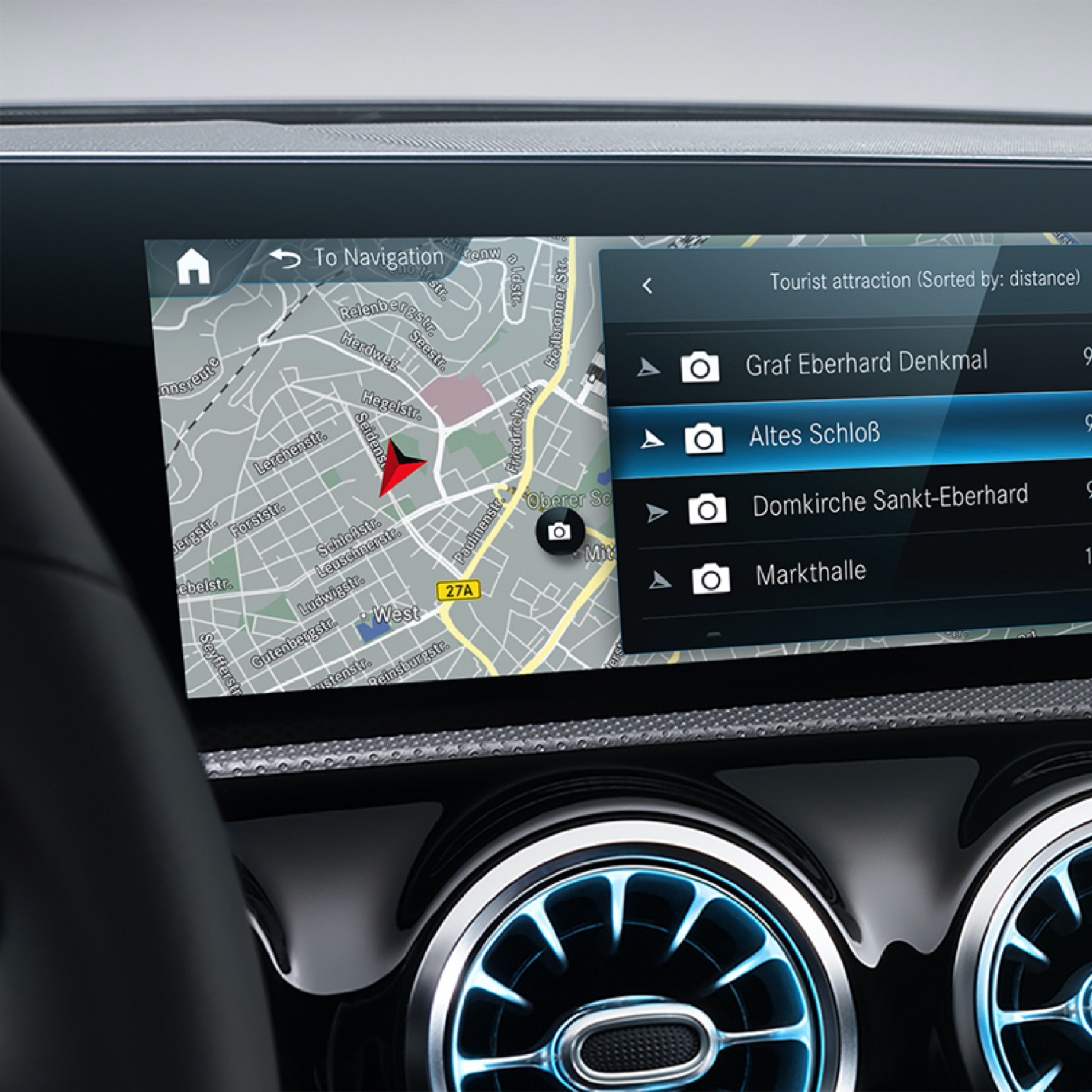 Busca local | Navegação | Mercedes-Benz A Busca local exibe a melhor rota para dirigir graças à funcionalidade digital extra de Navegação.