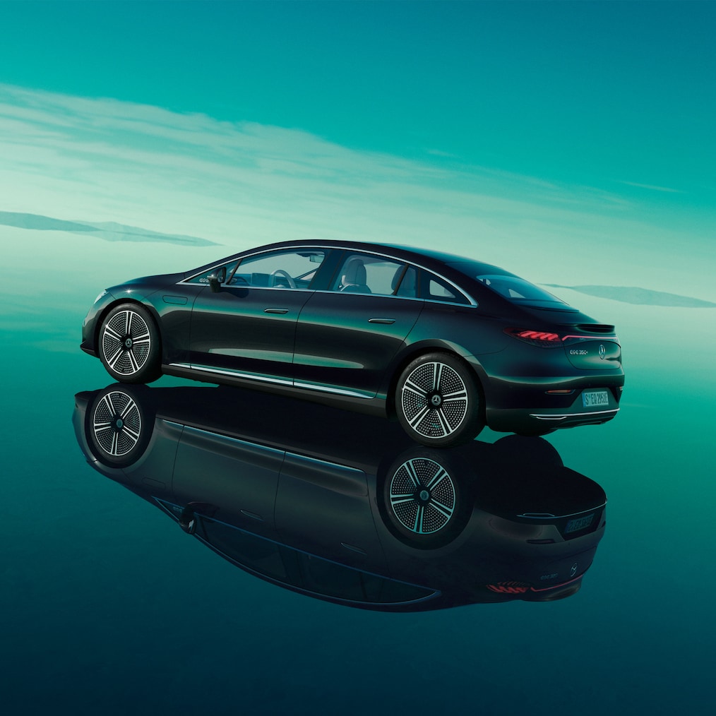 Vista lateral traseira do EQE Sedan.