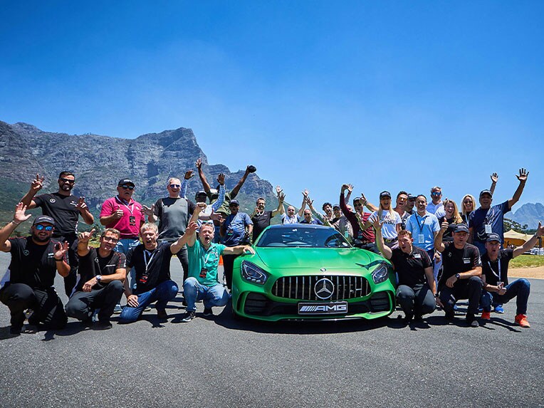 O Mercedes-AMG GT R de uma perspectiva dianteira.