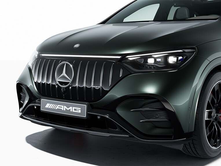 O exterior com pacote Night AMG II do Mercedes-AMG EQE SUV.