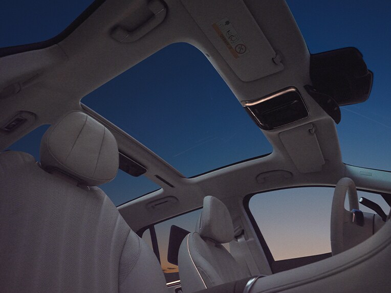 O EQS SUV com teto solar panorâmico