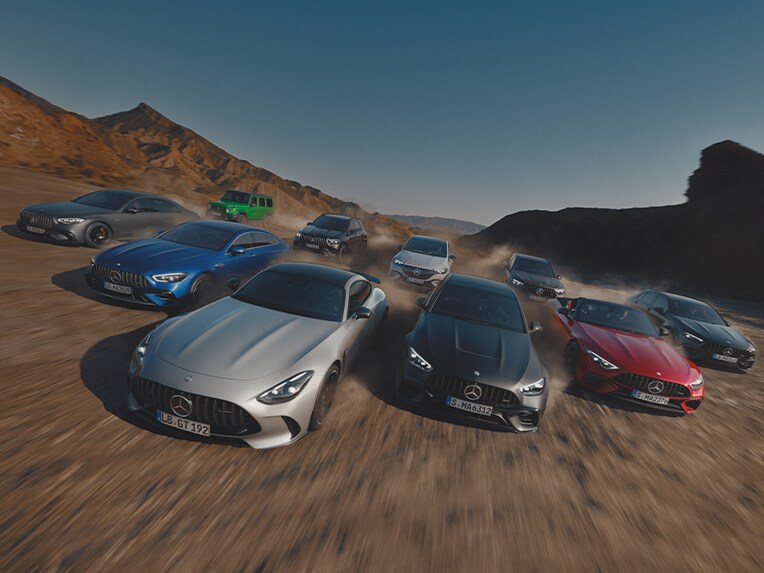 Uma foto de grupo de modelos da Mercedes-AMG.