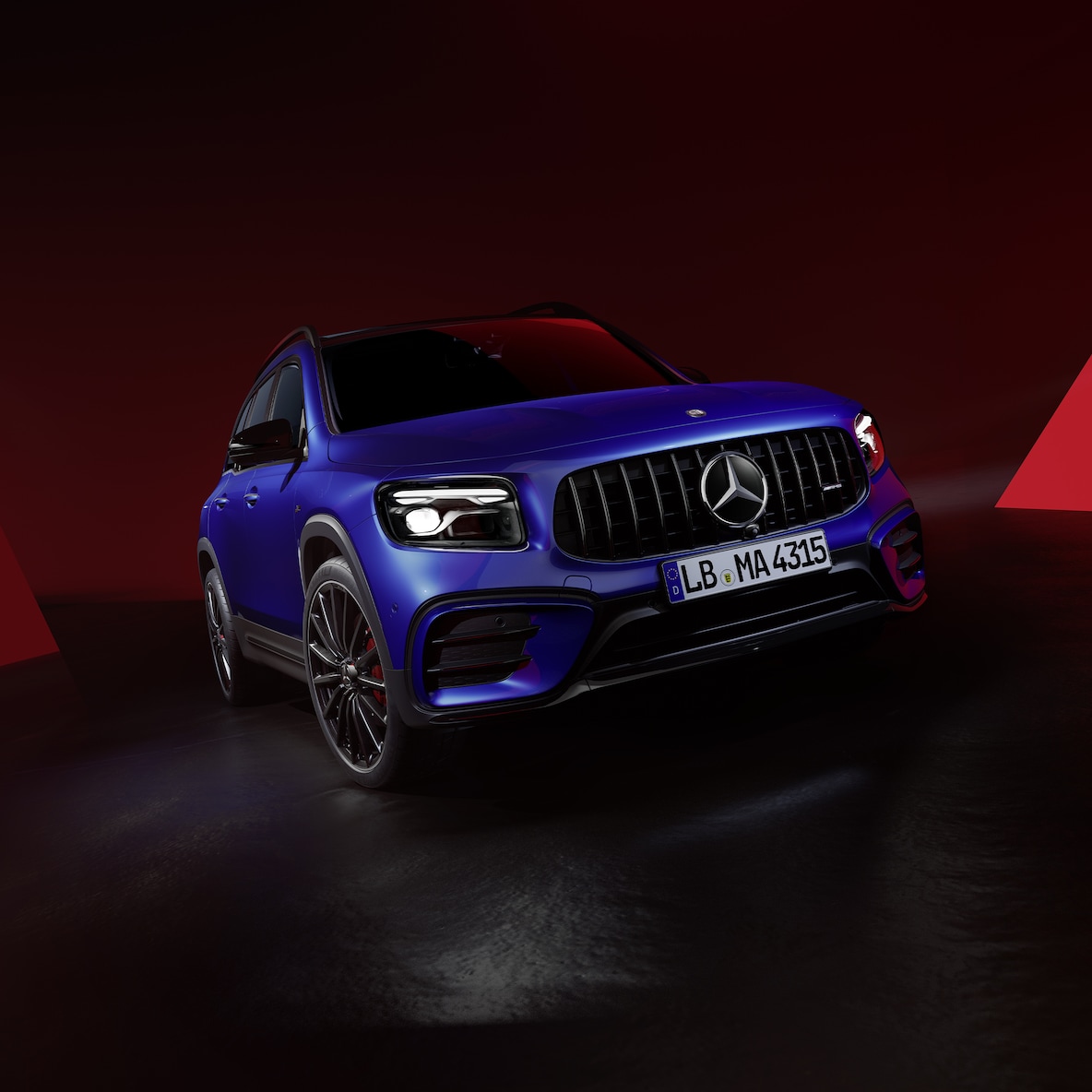 Vista frontal de um Mercedes-AMG GLB 35 4MATIC.