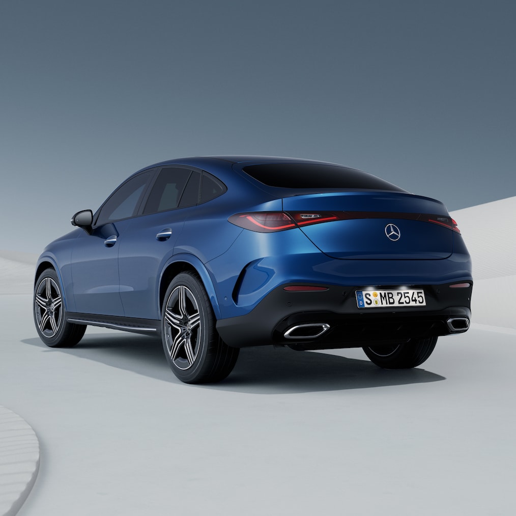 Vista através da tampa traseira aberta para o espaçoso compartimento de carga.