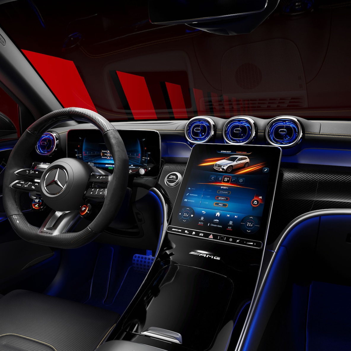 Vista do banco individual para passageiros em direção ao painel e ao console central de um Mercedes-AMG GLC SUV.