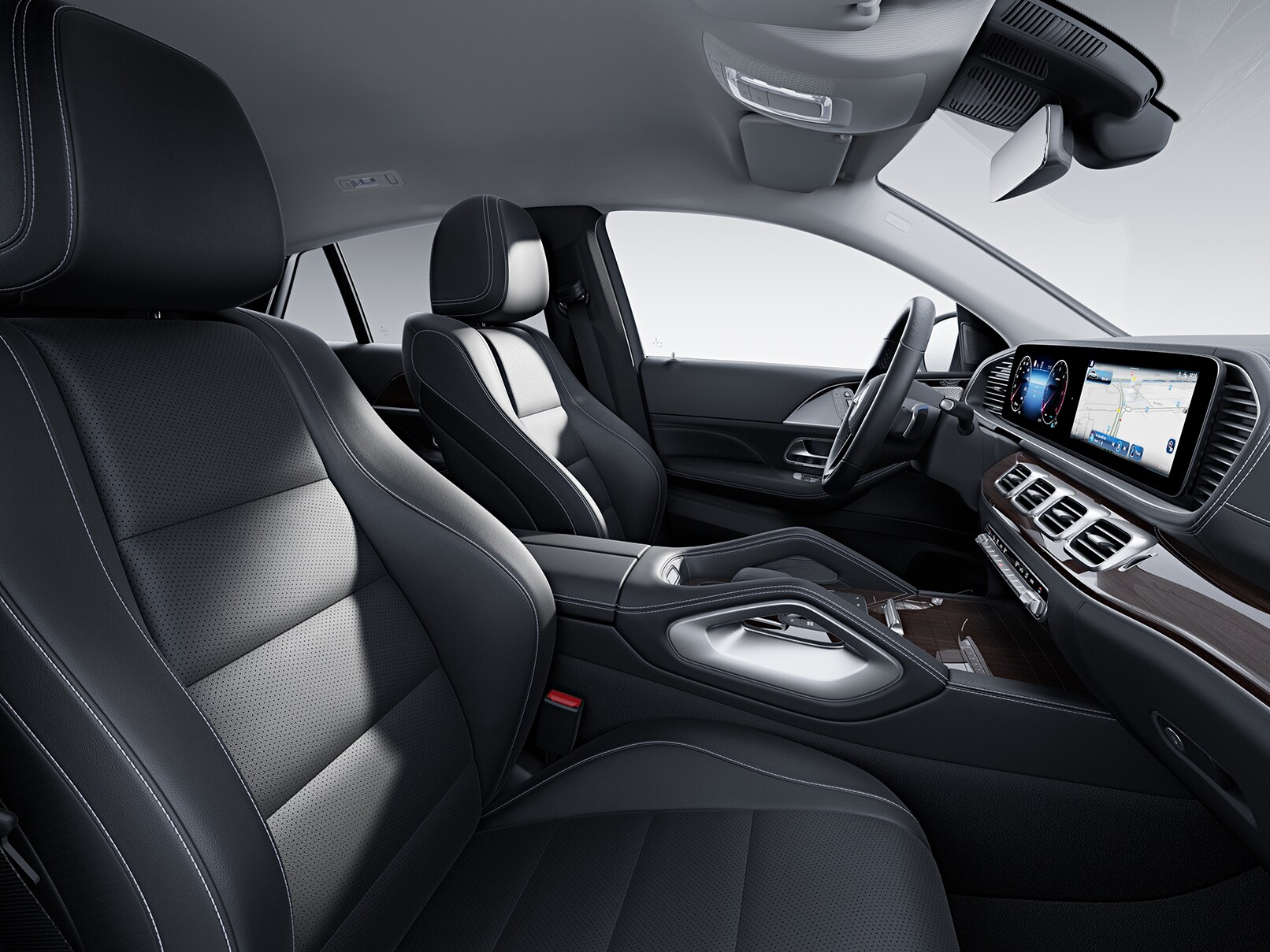 O interior do novo Mercedes-Benz GLE Coupé com os itens de série.