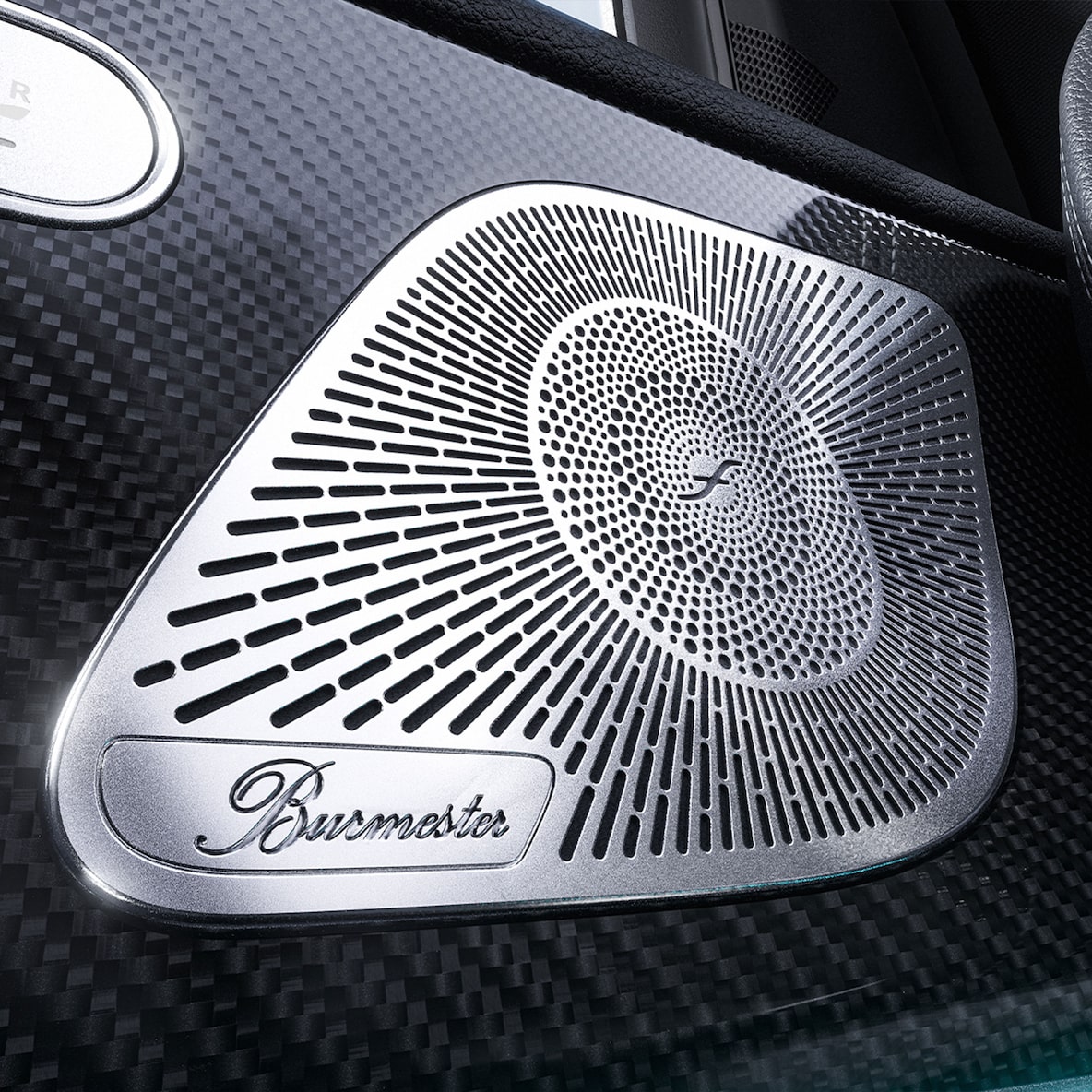Um alto-falante do sistema de som surround Burmester® do Mercedes-Benz GLE.