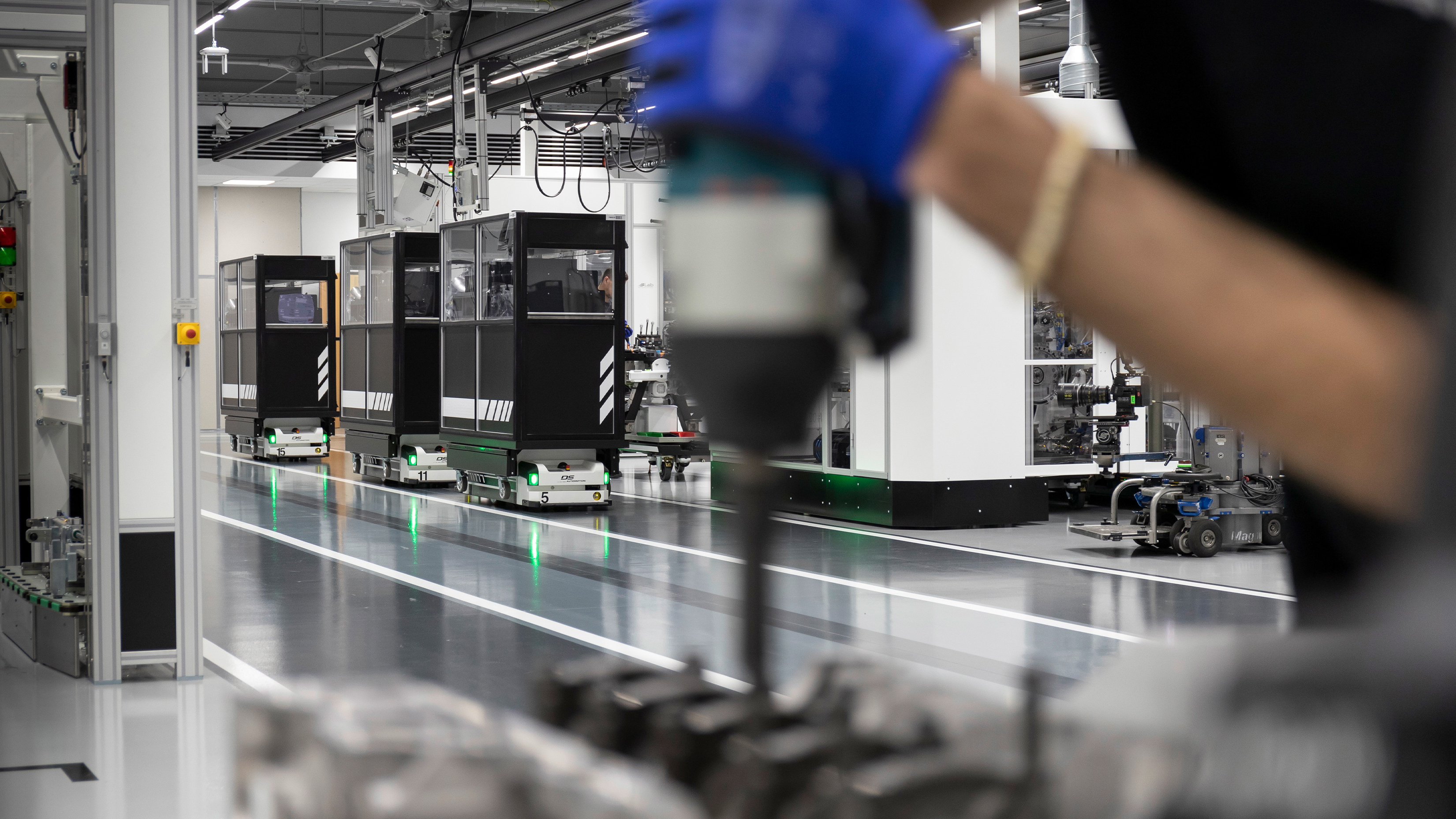 one man one engine | A marca | Mercedes-AMG Ilustração da filosofia one man one engine da Mercedes-AMG.