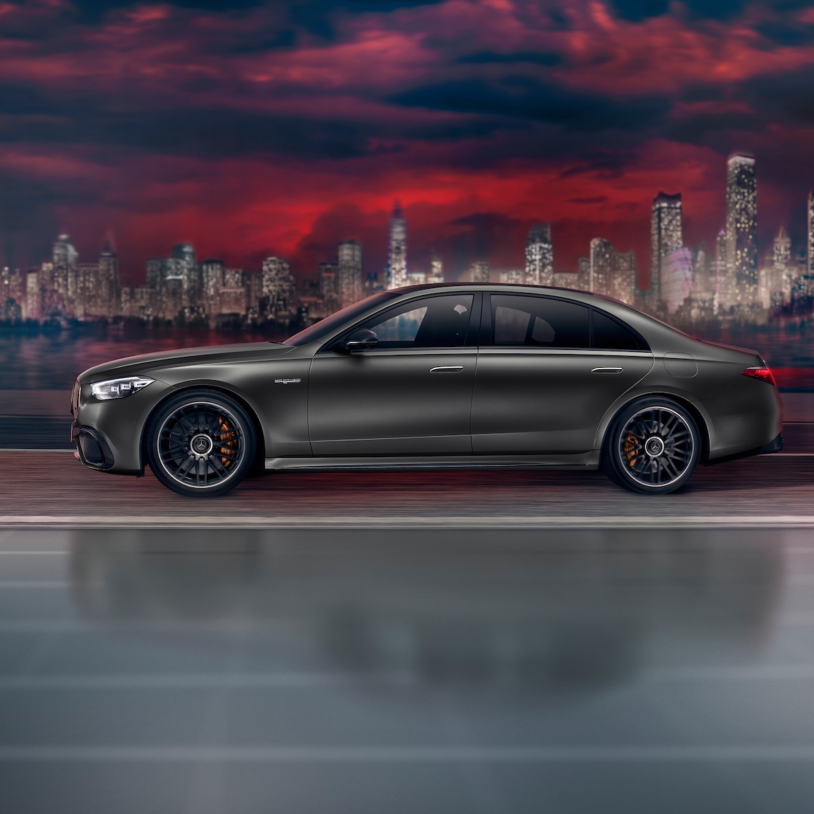 Vista frontal lateral do Mercedes-AMG S 63 E PERFORMANCE.