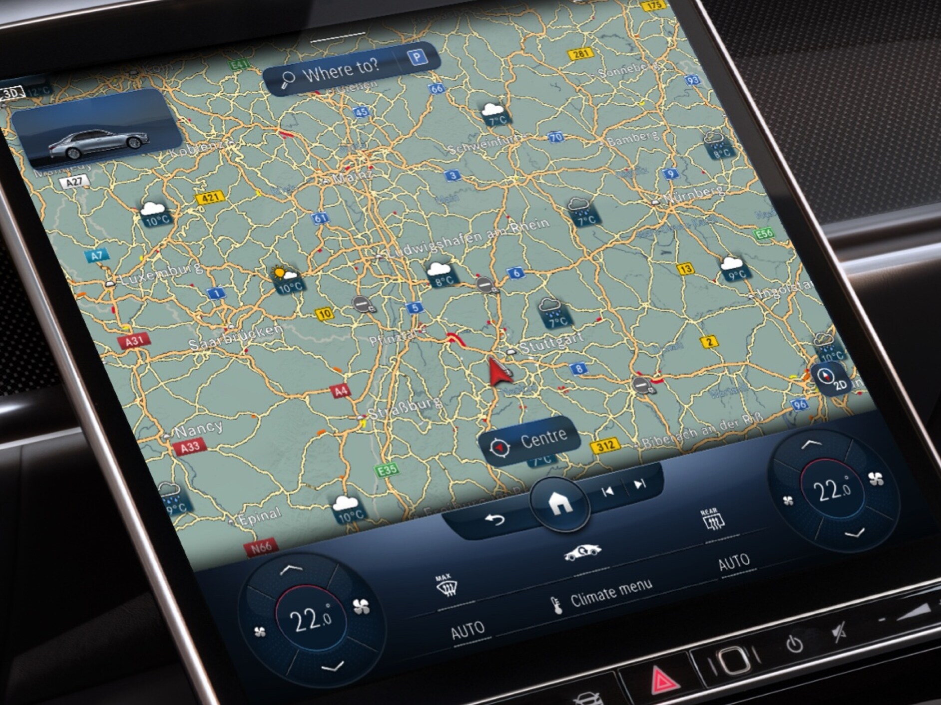 No display do sistema multimídia MBUX, as prováveis condições climáticas na região de destino são exibidas graças à funcionalidade digital extra Mapa meteorológico.