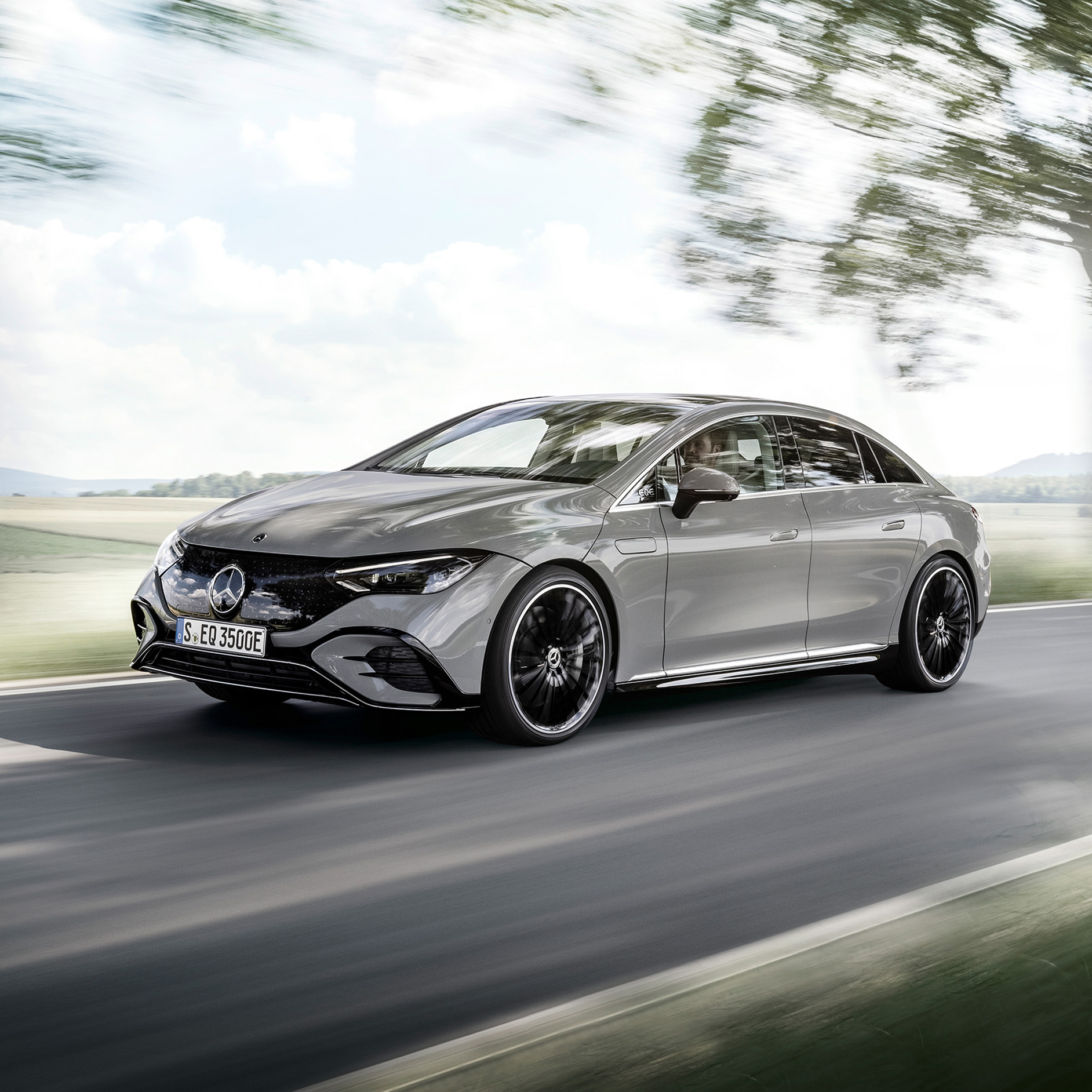 Vista frontal do Mercedes-Benz EQS Sedan. Vista frontal do Mercedes-Benz EQS Sedan.