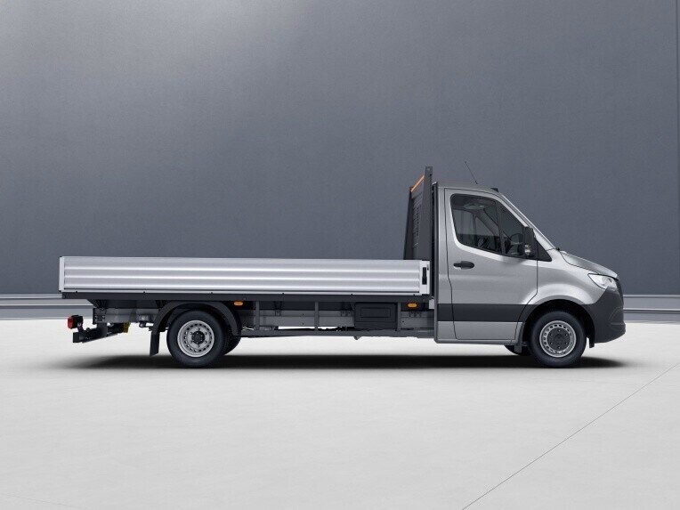A Sprinter Truck no comprimento longo com cabine padrão.