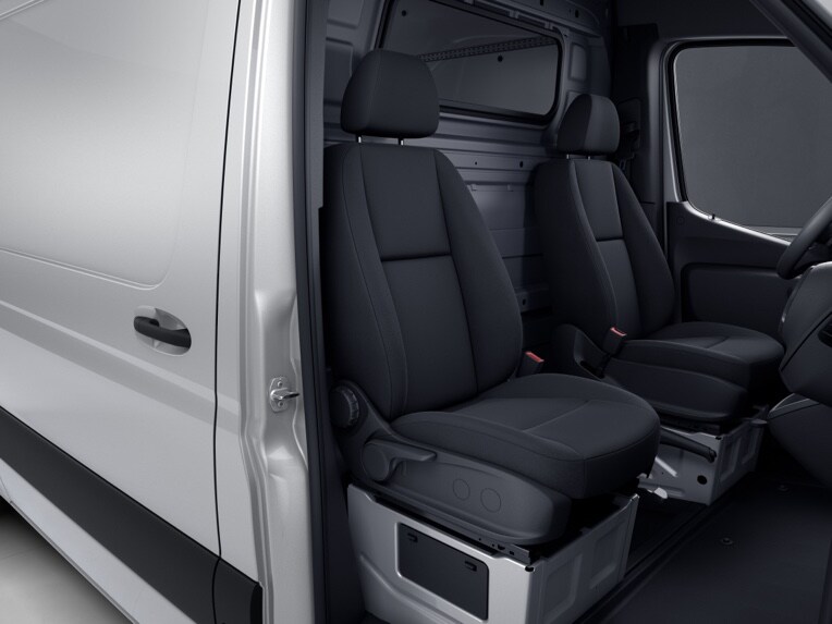 Os airbags laterais posicionados na parte externa dos encostos podem proteger a região torácica e pélvica no caso de uma colisão lateral, posicionando-se entre a lateral das portas e o motorista ou o acompanhante.