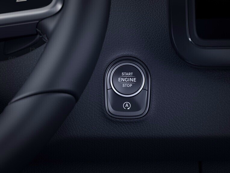 O sistema de liberação para a partida KEYLESS-START permite dar a partida no motor apenas pressionando o botão start/stop e acionando o pedal da embreagem ou do freio.