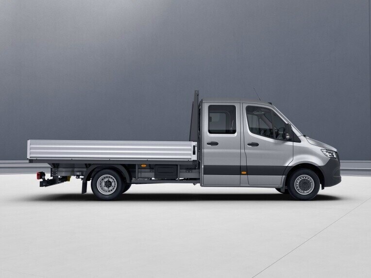 A Sprinter Truck no comprimento longo com cabine dupla.
