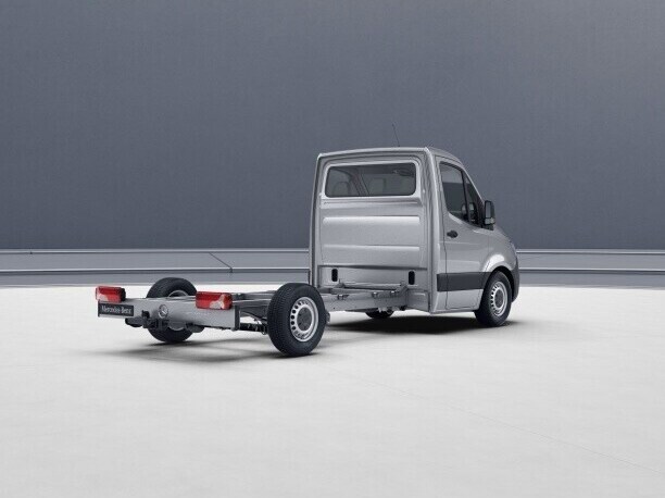 O Sprinter Truck no comprimento do veículo longo com cabine padrão.