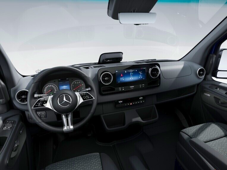 A cabine do motorista do furgão Sprinter da Mercedes-Benz com a linha de equipamentos PRO.