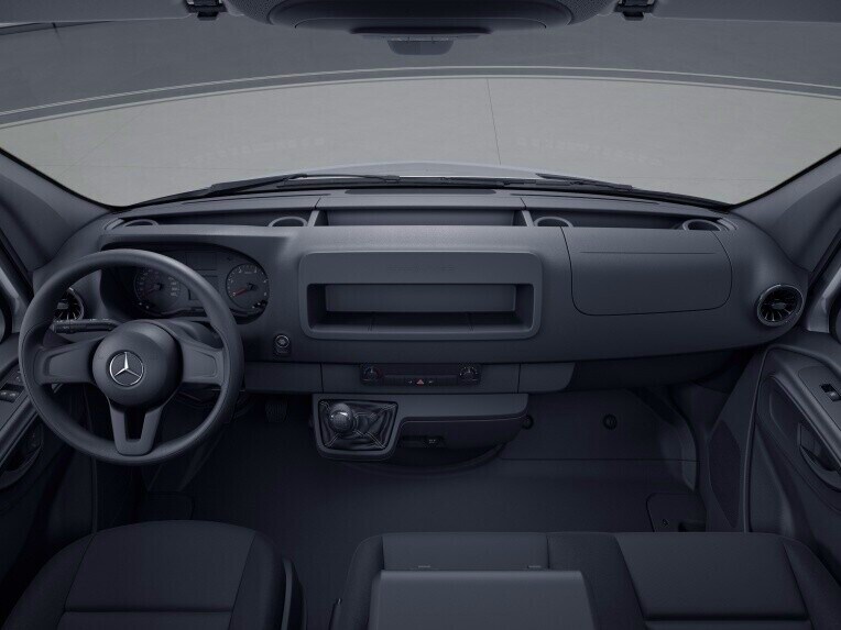 Foco no interior e painel com airbag do Sprinter Furgão.