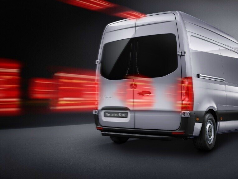 Luz de freio adaptativa do Sprinter Furgão.