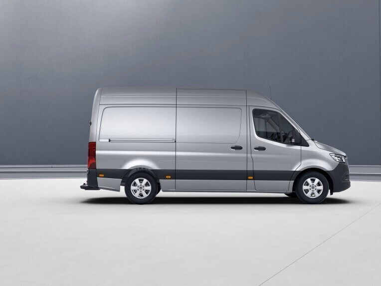 O Sprinter Furgão longo com teto alto.