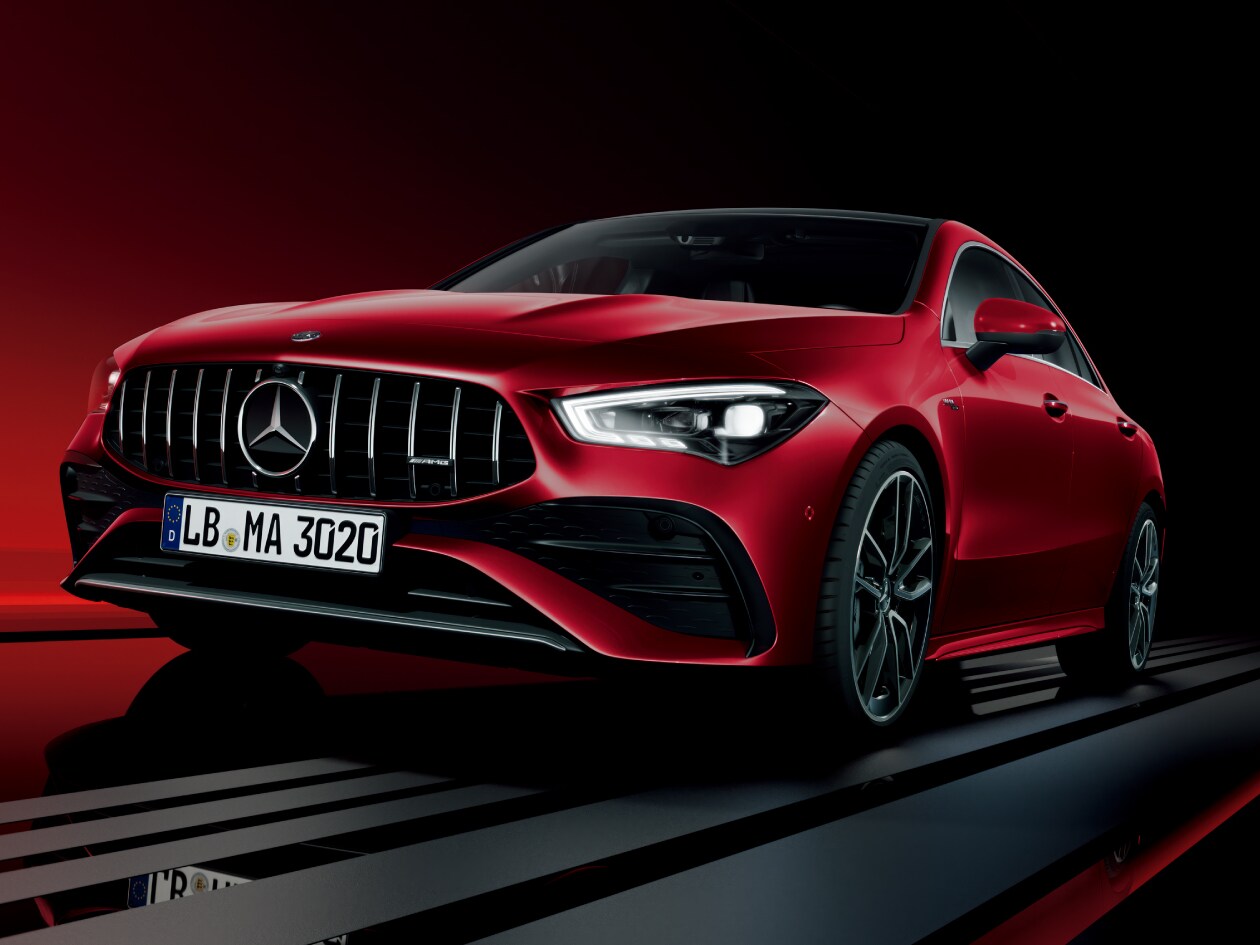 O CLA Coupé da Mercedes-AMG em um fundo ambientado.
